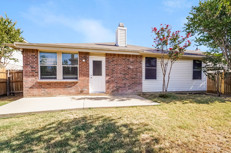2,135/Mo, 1720 Rialto Way Justin, TX 76247 Rear View