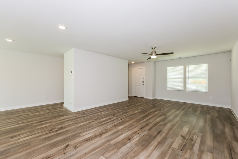 2,575/Mo, 3027 River Birch Dr Dallas, TX 75253 Living Room View 2