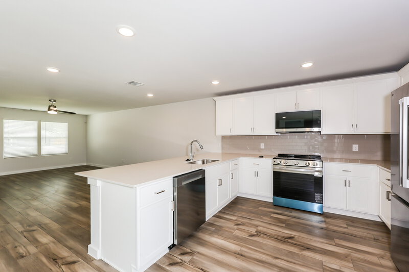 2,575/Mo, 3027 River Birch Dr Dallas, TX 75253 Kitchen View 3