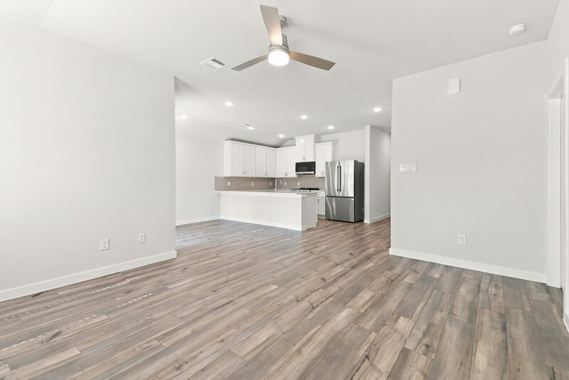 2,240/Mo, 3116 River Birch Dr Dallas, TX 75253 Living Room View 3