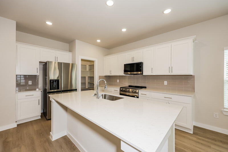 2,765/Mo, 321 Amberville Dr Red Oak, TX 75154 Kitchen View 2