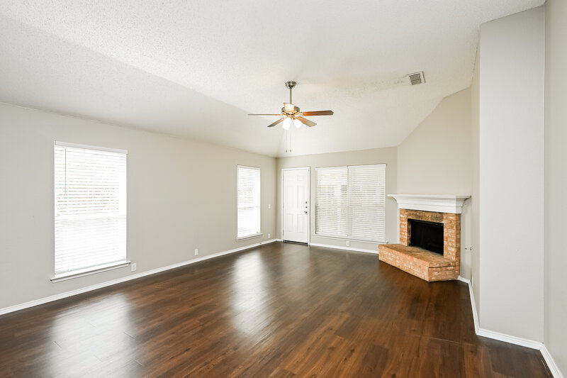 2,460/Mo, 508 Glenwood Dr Burleson, TX 76028 Living Room View