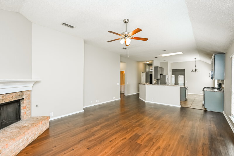 2,460/Mo, 508 Glenwood Dr Burleson, TX 76028 Living Room View 2