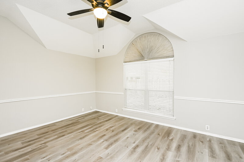 2,460/Mo, 508 Glenwood Dr Burleson, TX 76028 Main Bedroom View