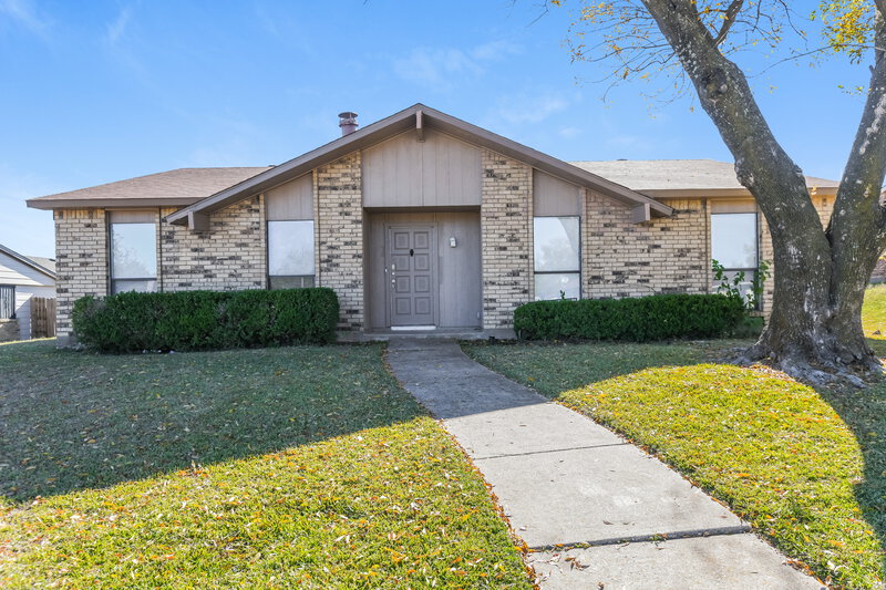 1,875/Mo, 656 Nora Ln Desoto, TX 75115 External View