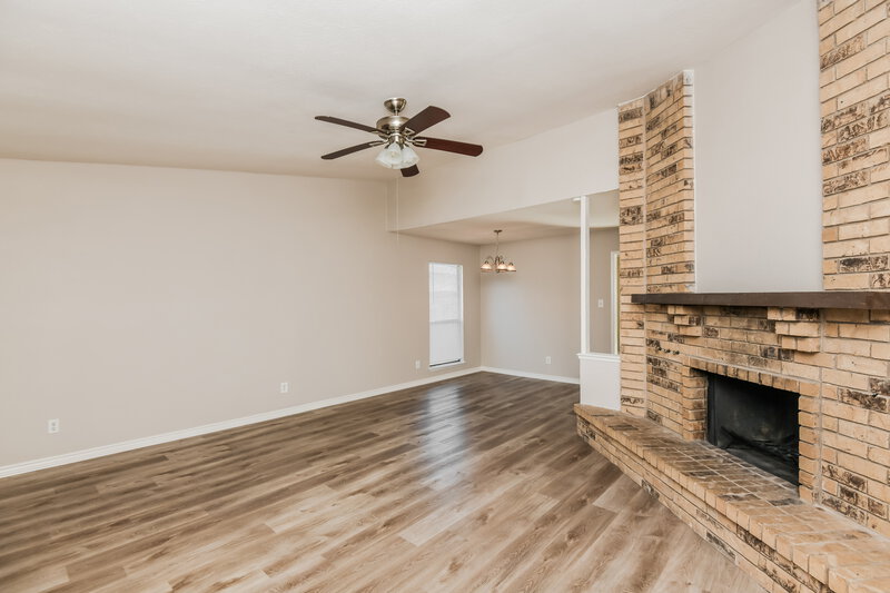 1,875/Mo, 656 Nora Ln Desoto, TX 75115 Living Room View