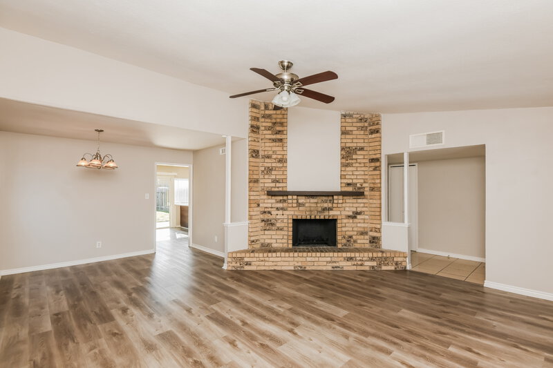 1,875/Mo, 656 Nora Ln Desoto, TX 75115 Living Room View 2