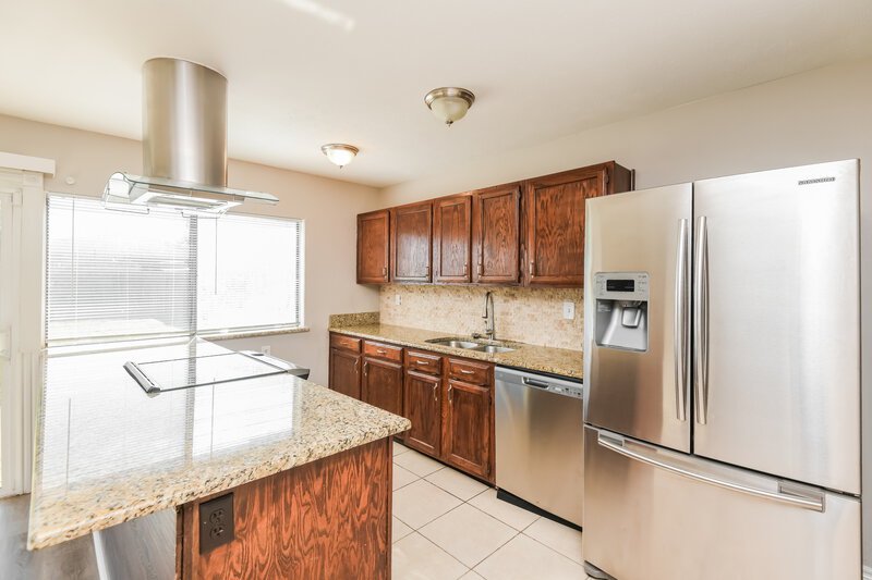 1,875/Mo, 656 Nora Ln Desoto, TX 75115 Kitchen View