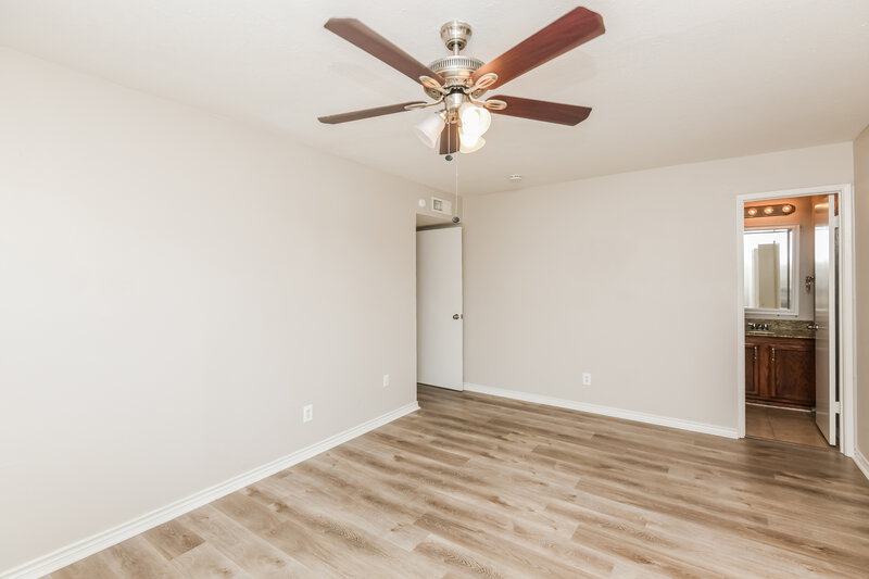 1,875/Mo, 656 Nora Ln Desoto, TX 75115 Main Bedroom View