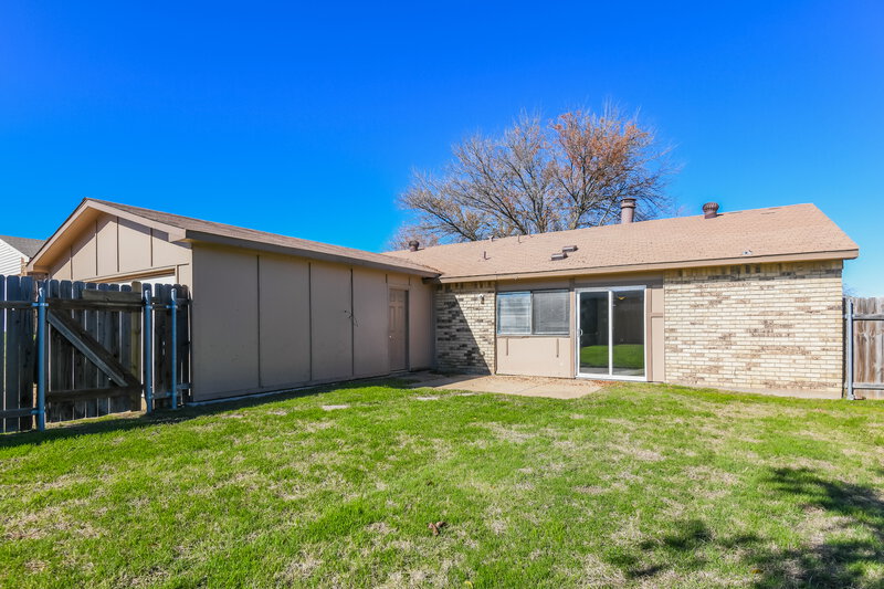 1,875/Mo, 656 Nora Ln Desoto, TX 75115 Rear View
