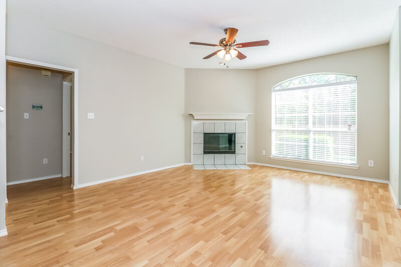 3,130/Mo, 7121 Greenspoint Dr Arlington, TX 76001 Living Room View