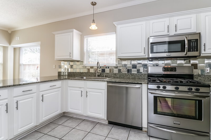 3,130/Mo, 7121 Greenspoint Dr Arlington, TX 76001 Kitchen View