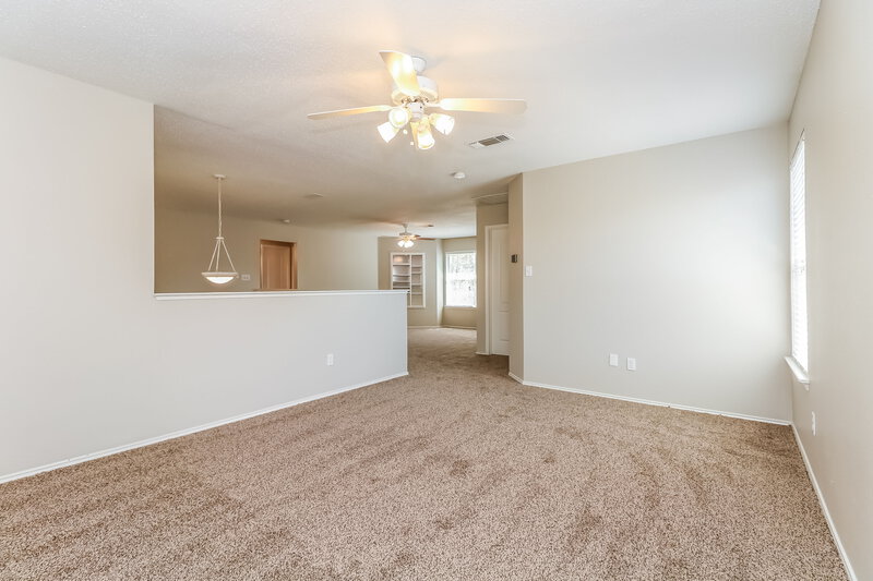 3,130/Mo, 7121 Greenspoint Dr Arlington, TX 76001 Family Room View 2