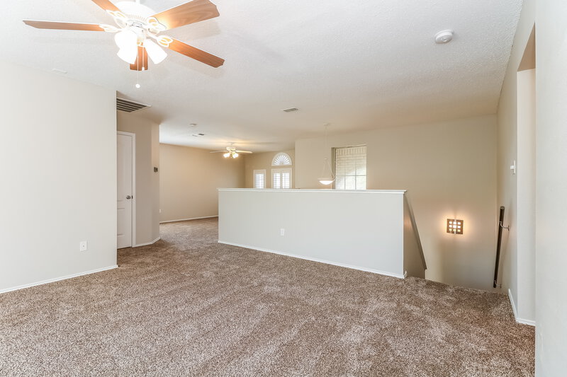 3,130/Mo, 7121 Greenspoint Dr Arlington, TX 76001 Family Room View 3