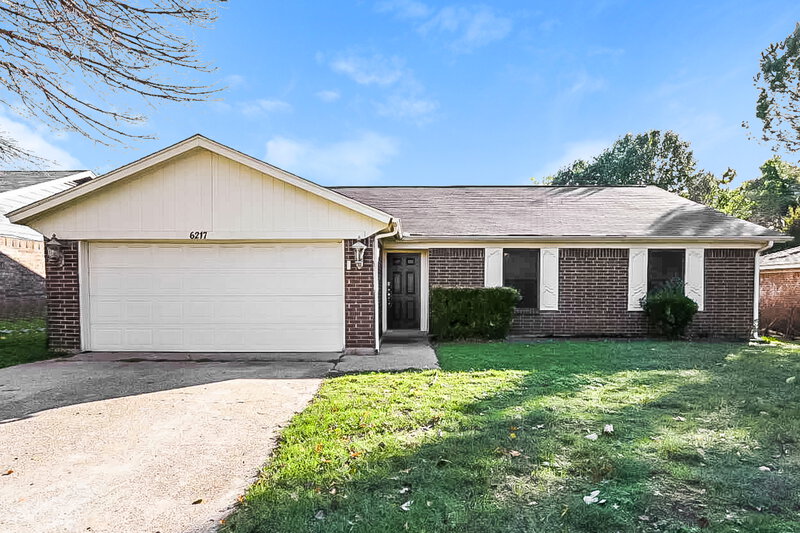 2,105/Mo, 6217 Cool Springs Dr Arlington, TX 76001 External View