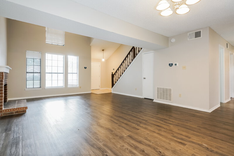 2,480/Mo, 2305 Weyborn Dr Arlington, TX 76018 Living Room View