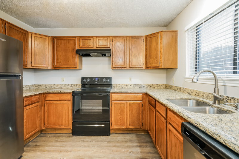 2,480/Mo, 2305 Weyborn Dr Arlington, TX 76018 Kitchen View 2