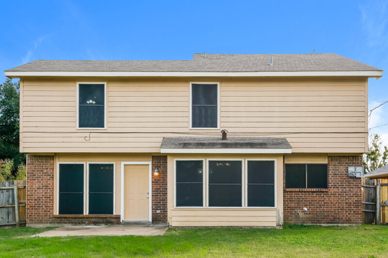 2,480/Mo, 2305 Weyborn Dr Arlington, TX 76018 Rear View