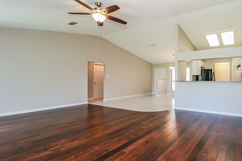 2,285/Mo, 316 Iberis Dr Arlington, TX 76018 Living Room View 2
