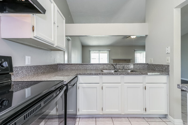 2,285/Mo, 316 Iberis Dr Arlington, TX 76018 Kitchen View 2
