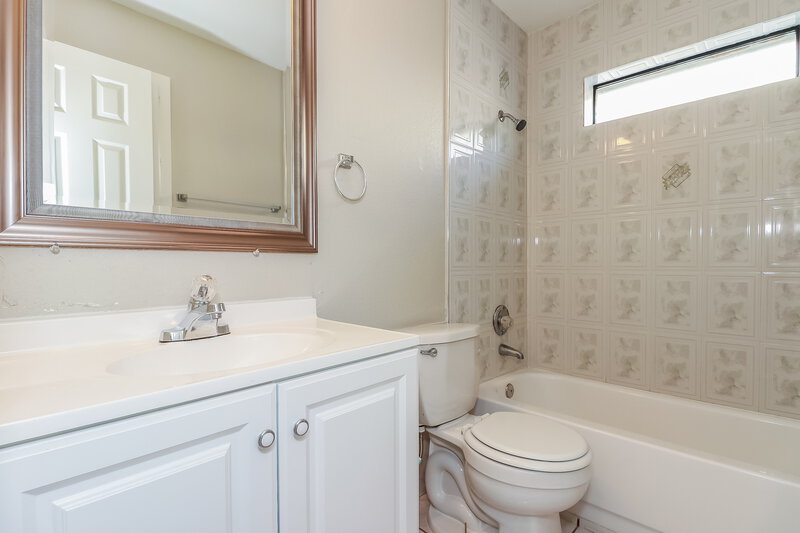2,285/Mo, 316 Iberis Dr Arlington, TX 76018 Bathroom View 2