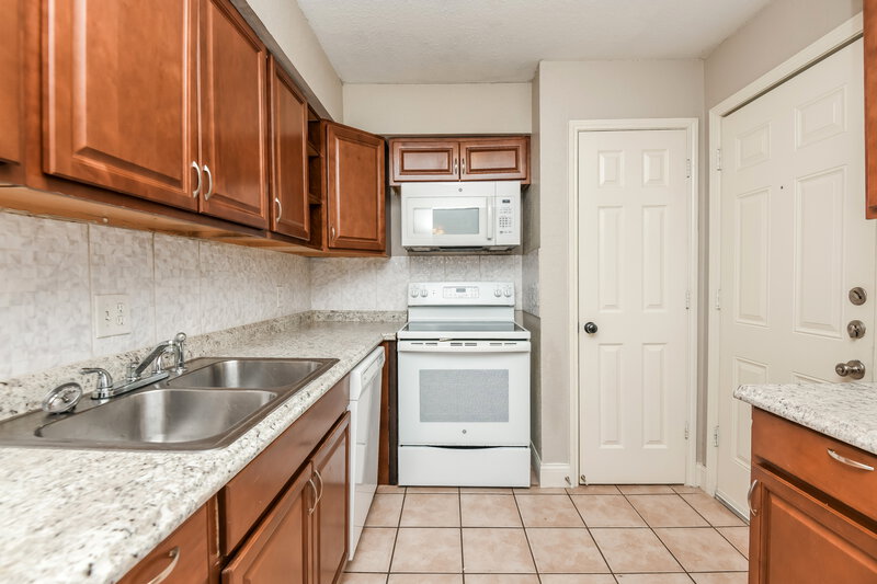 2,055/Mo, 608 Circleview Dr Mansfield, TX 76063 Kitchen View 2