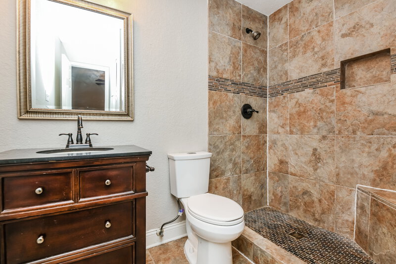 2,055/Mo, 608 Circleview Dr Mansfield, TX 76063 Main Bathroom View