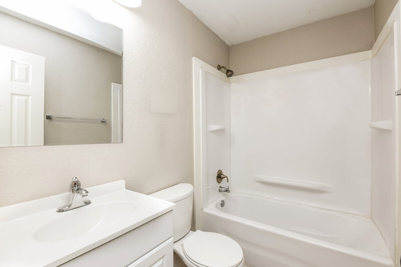 2,055/Mo, 608 Circleview Dr Mansfield, TX 76063 Bathroom View