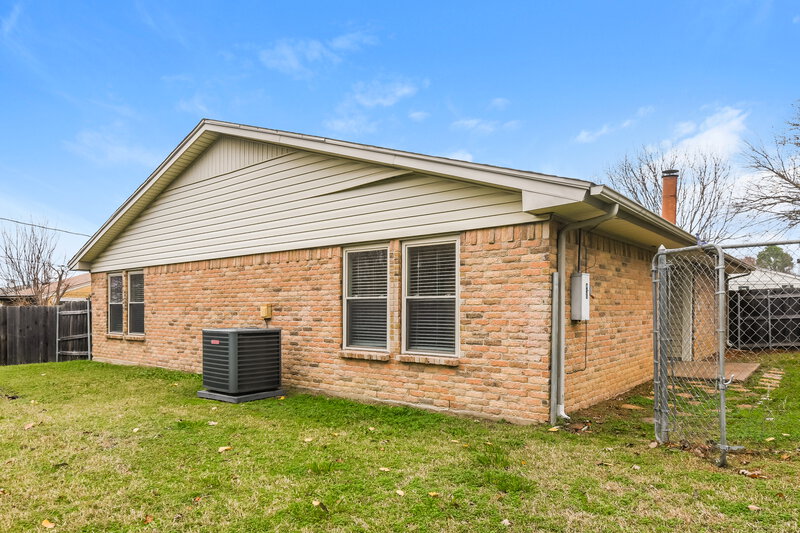 2,055/Mo, 608 Circleview Dr Mansfield, TX 76063 Rear View