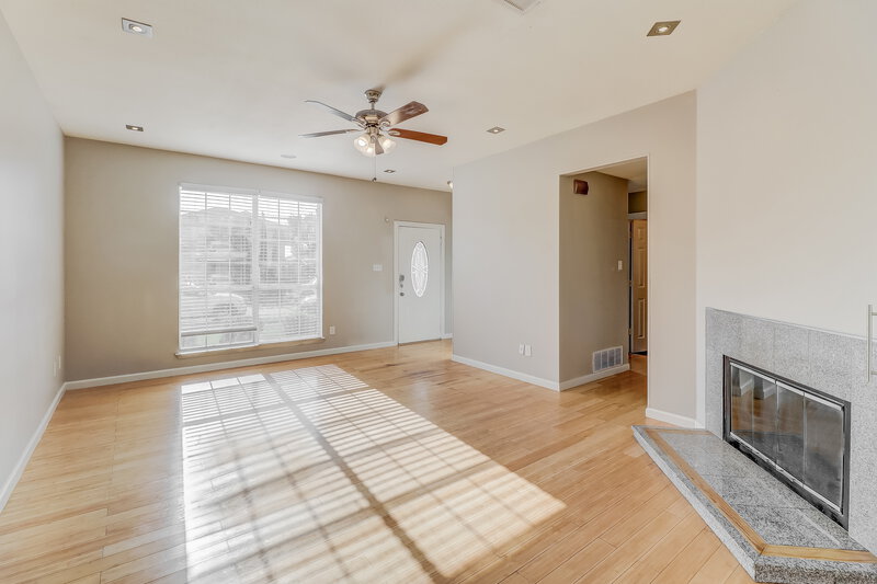 2,345/Mo, 6418 Nicole Way Arlington, TX 76002 Living Room View