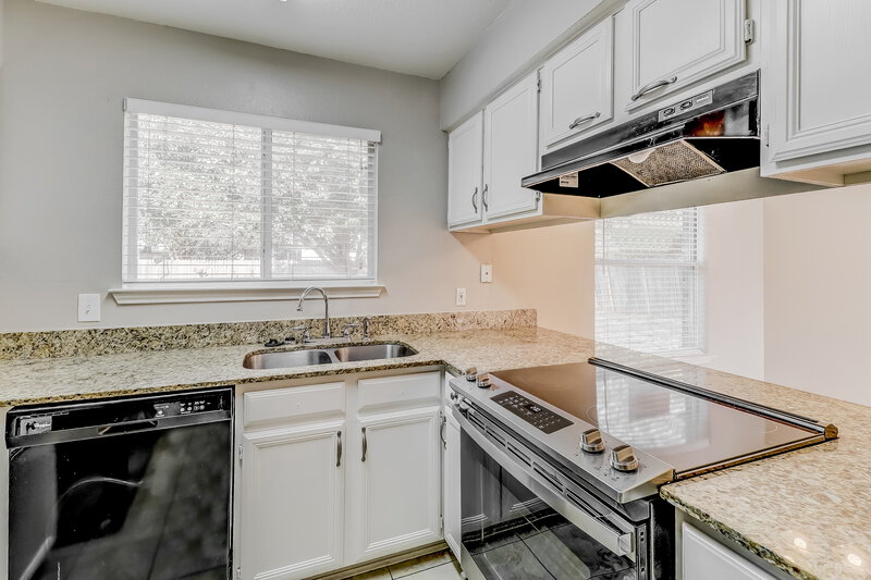 2,345/Mo, 6418 Nicole Way Arlington, TX 76002 Kitchen View 2