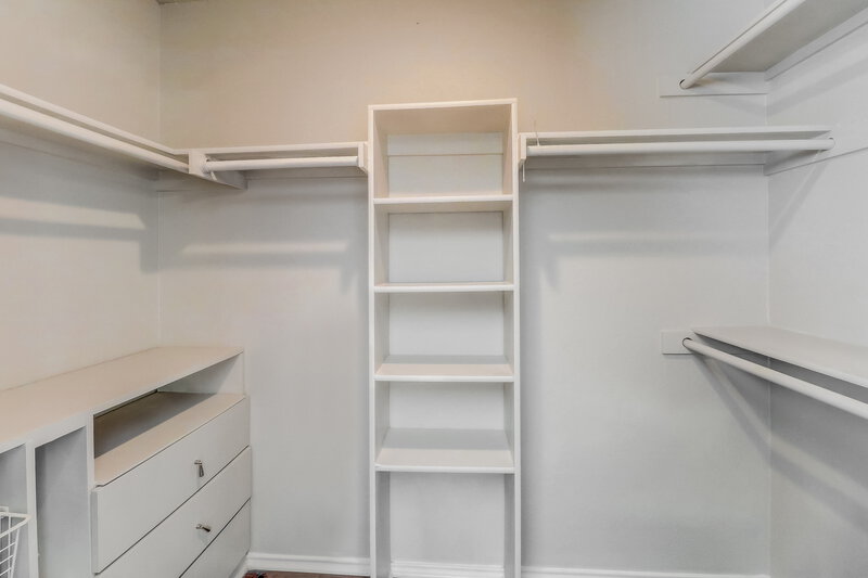 2,345/Mo, 6418 Nicole Way Arlington, TX 76002 Walk In Closet View