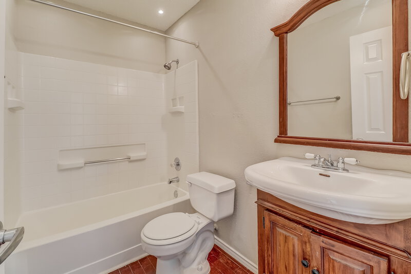 2,345/Mo, 6418 Nicole Way Arlington, TX 76002 Bathroom View
