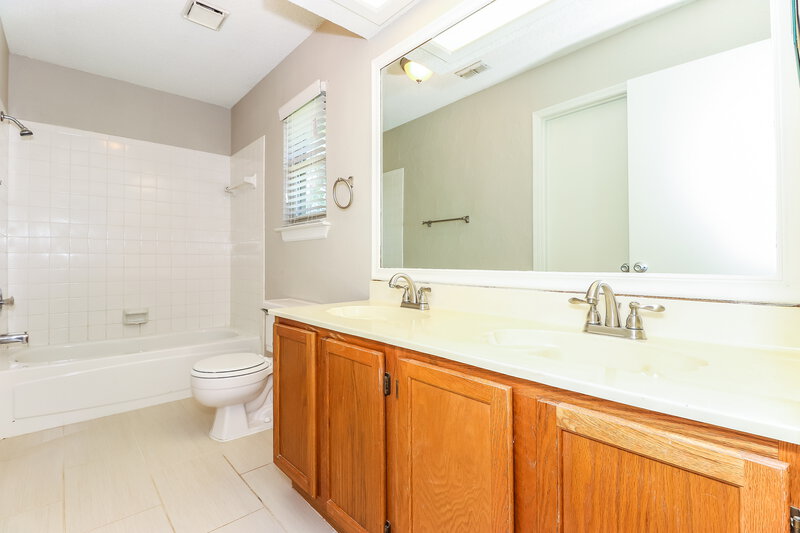 2,300/Mo, 3645 Fairview Dr Corinth, TX 76210 photobathroom View