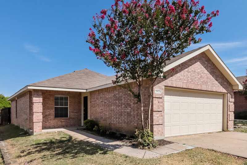 1,875/Mo, 2023 Kickapoo Trl Heartland, TX 75126 Front View