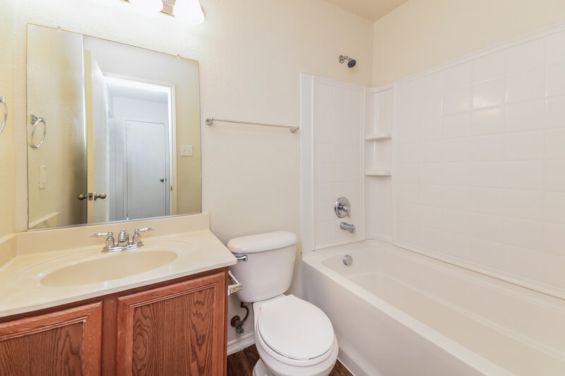 1,875/Mo, 2023 Kickapoo Trl Heartland, TX 75126 Bathroom View