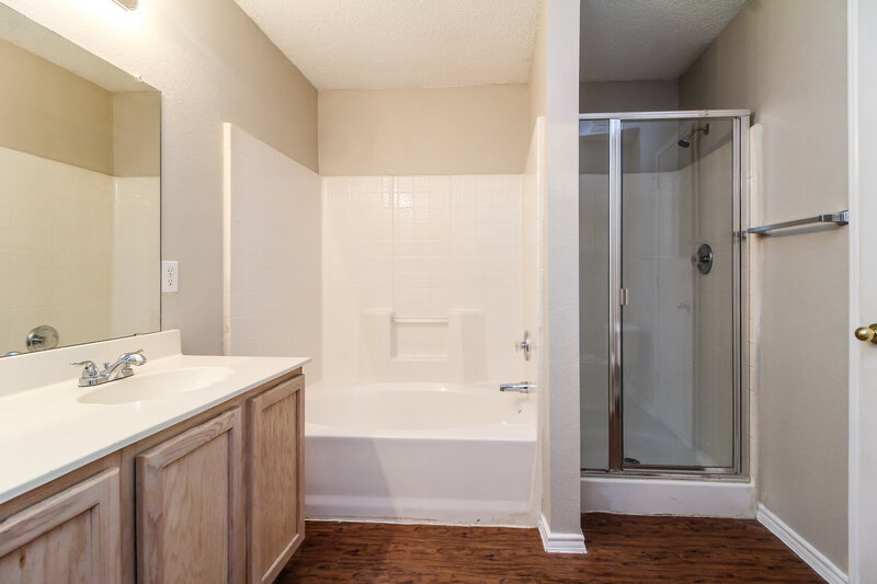 2,730/Mo, 1206 Leeward Ln Wylie, TX 75098 photomasterbathroom View