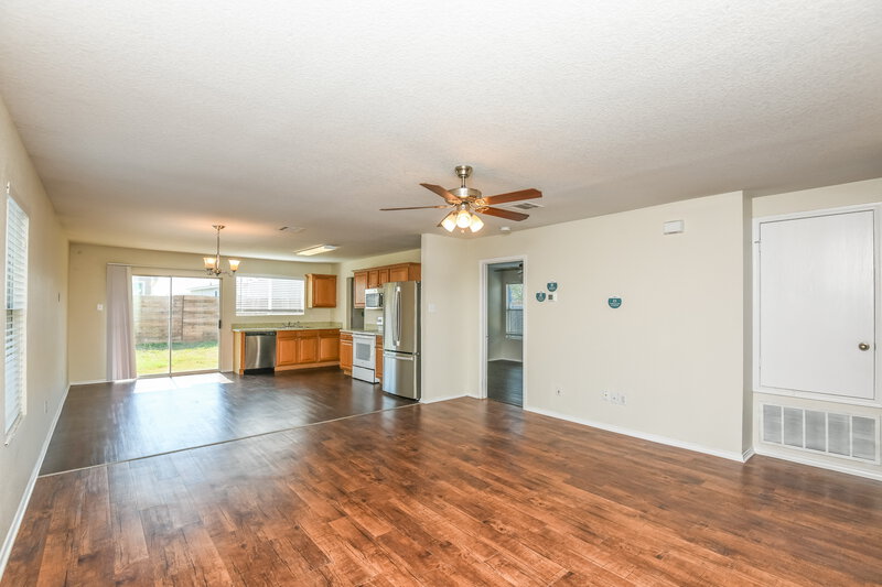 1,605/Mo, 1724 Vineridge Ln Burleson, TX 76028 Living Room View 2
