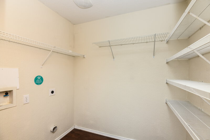 1,605/Mo, 1724 Vineridge Ln Burleson, TX 76028 Laundry Room View
