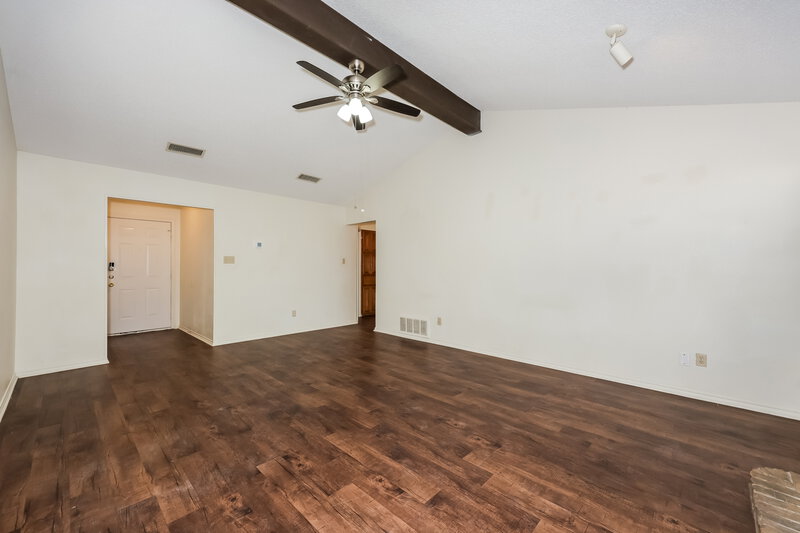 1,780/Mo, 7908 Gladewater Dr Fort Worth, TX 76134 Living Room View