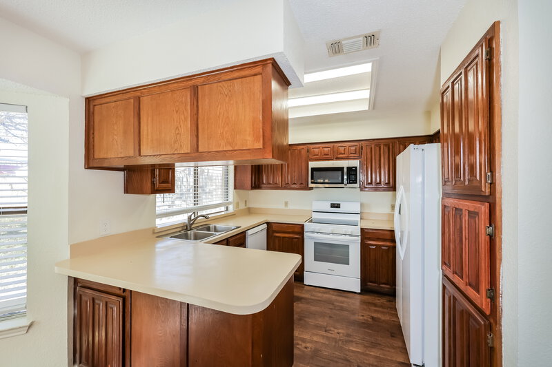 1,780/Mo, 7908 Gladewater Dr Fort Worth, TX 76134 Kitchen View