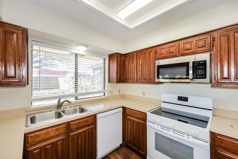 1,780/Mo, 7908 Gladewater Dr Fort Worth, TX 76134 Kitchen View 2