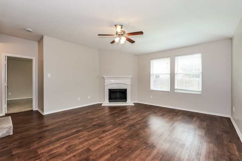 2,290/Mo, 580 Creekbend St Crowley, TX 76036 Living Room View