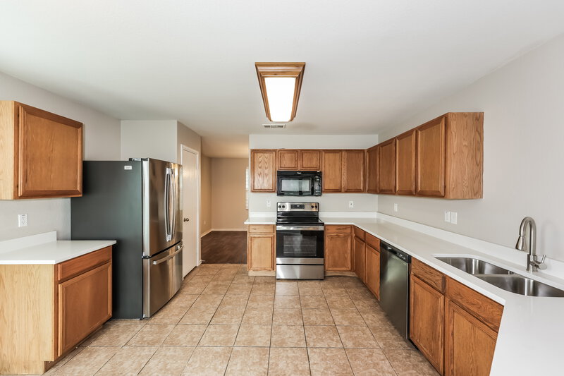 2,290/Mo, 580 Creekbend St Crowley, TX 76036 Kitchen View 2