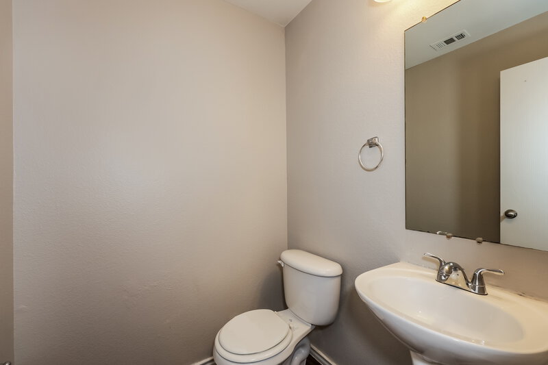 2,290/Mo, 580 Creekbend St Crowley, TX 76036 Bathroom View
