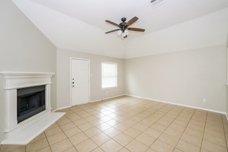 2,515/Mo, 908 Lindstrom Dr Fort Worth, TX 76131 Living Room View