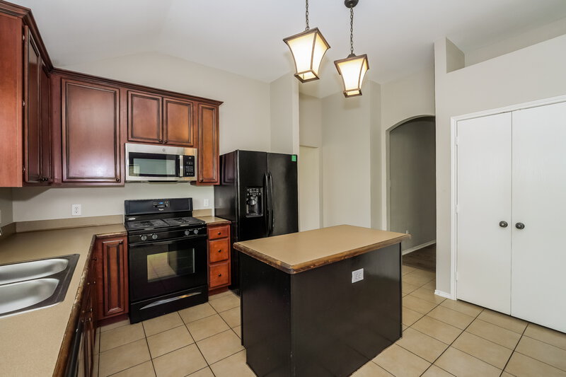 2,515/Mo, 908 Lindstrom Dr Fort Worth, TX 76131 Kitchen View 2