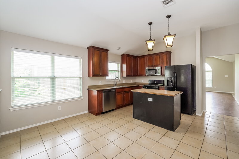 2,515/Mo, 908 Lindstrom Dr Fort Worth, TX 76131 Kitchen View 3
