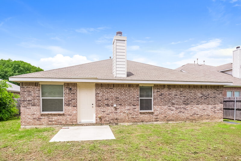 2,515/Mo, 908 Lindstrom Dr Fort Worth, TX 76131 Rear View