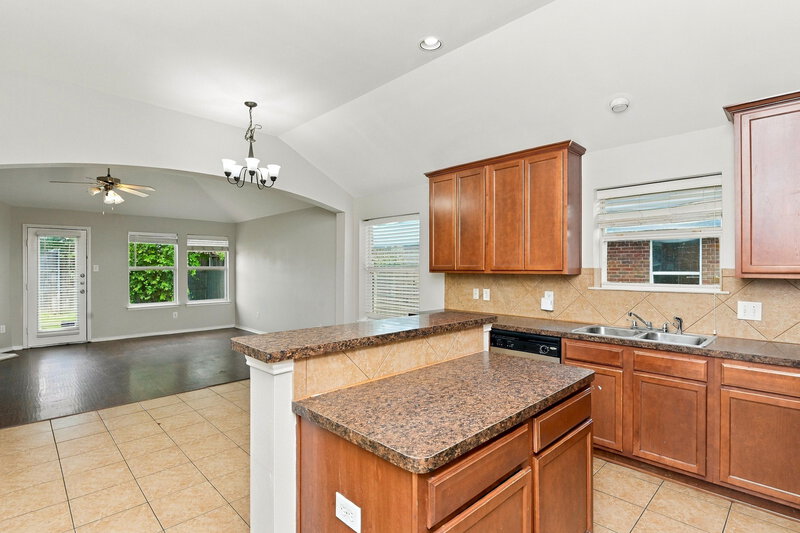 2,205/Mo, 6229 Chalk Hollow Dr Fort Worth, TX 76179 Kitchen View 2